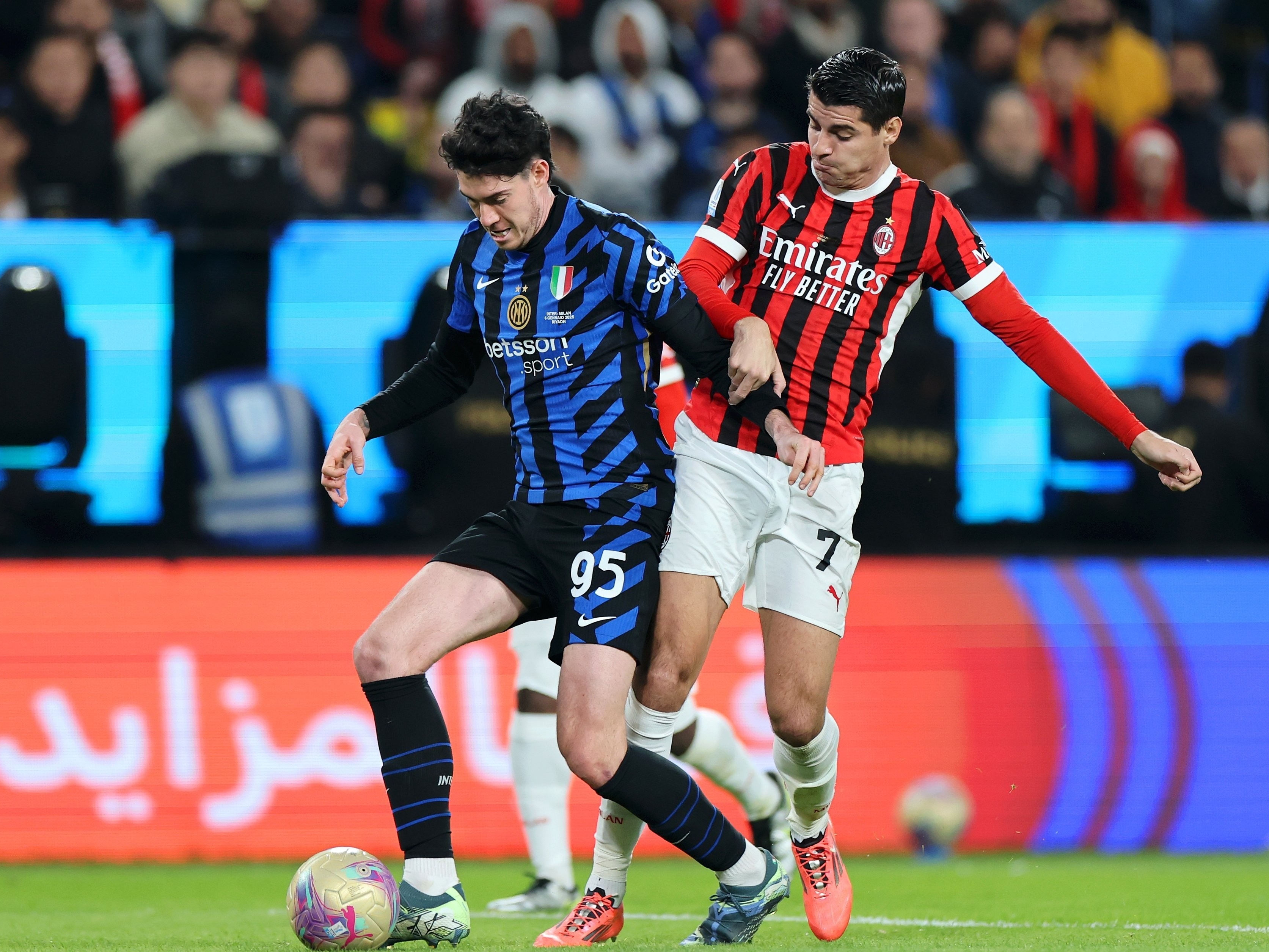 包含国际米兰主场不敌卡利亚里，遭遇失利的词条