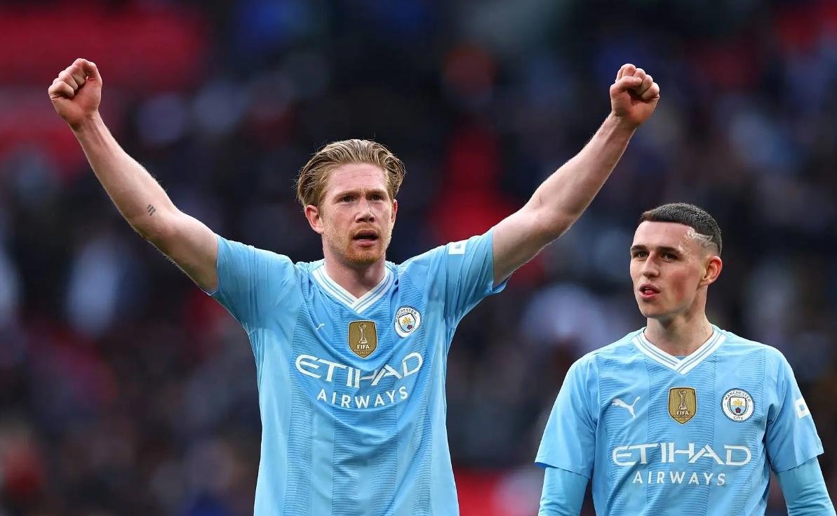 曼城球员发挥精彩，赢得胜利晋级