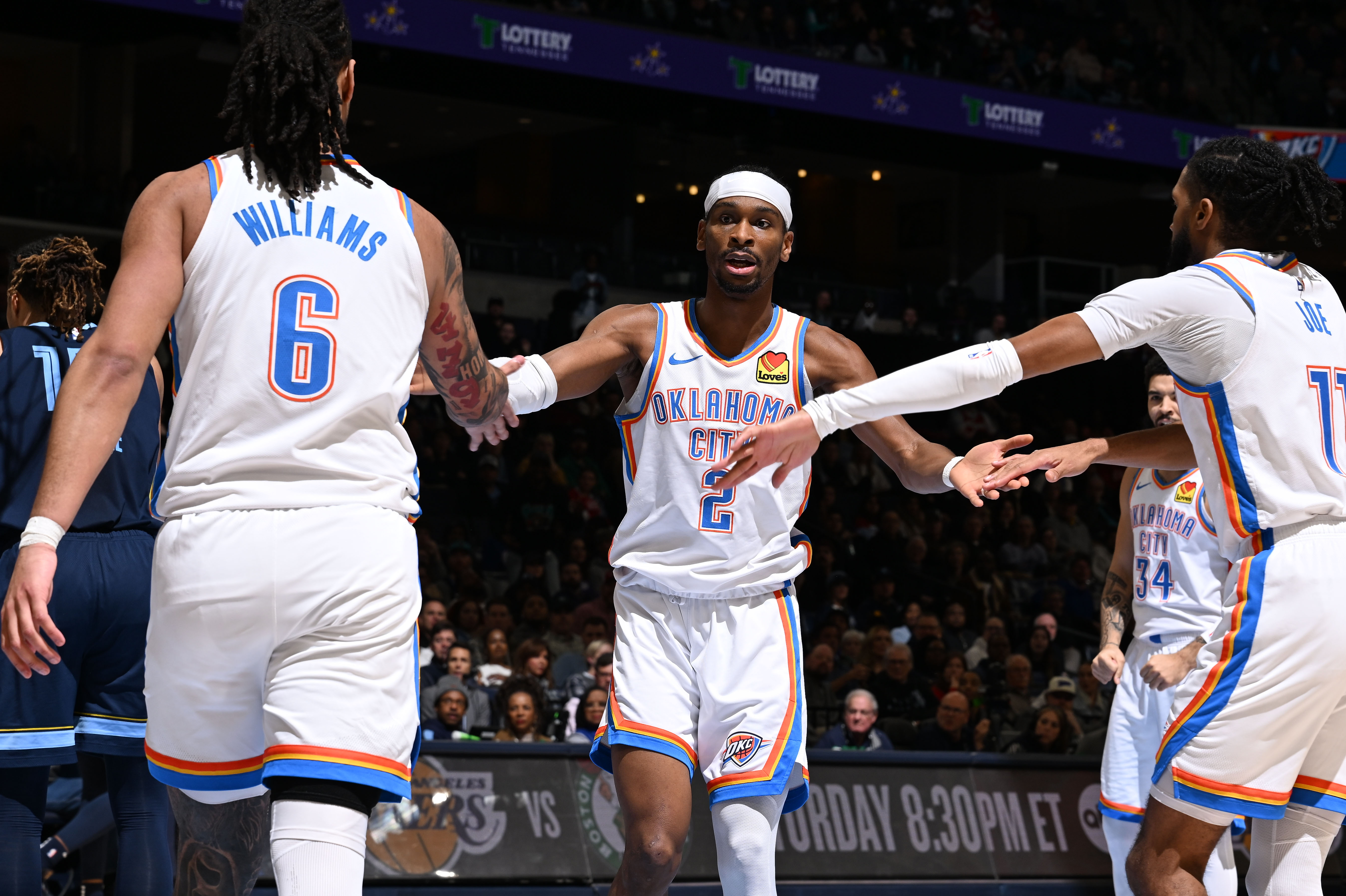 关于巨人雪藏出场，灰熊主场大胜雷霆的信息