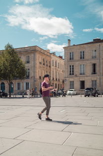 塞尔维亚队观众热烈欢呼！大坂直美迎来七赛季出色发挥全场沸腾不已